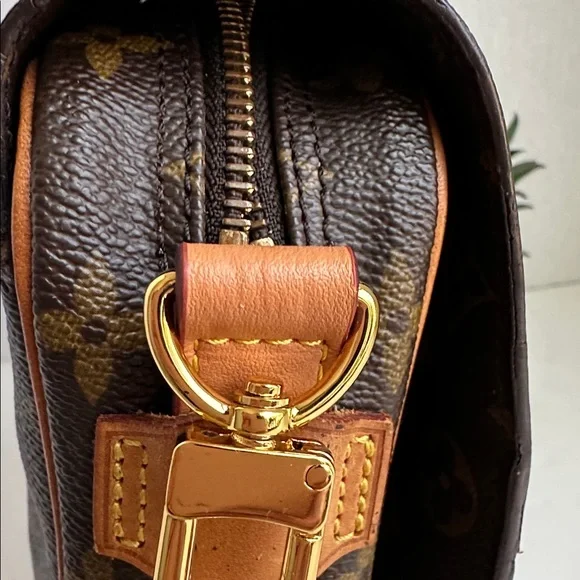 Louis Vuitton monogram Saint Germain
Date Code NO or D 0909
11” x 8” x 2” - Picture 4 of 15